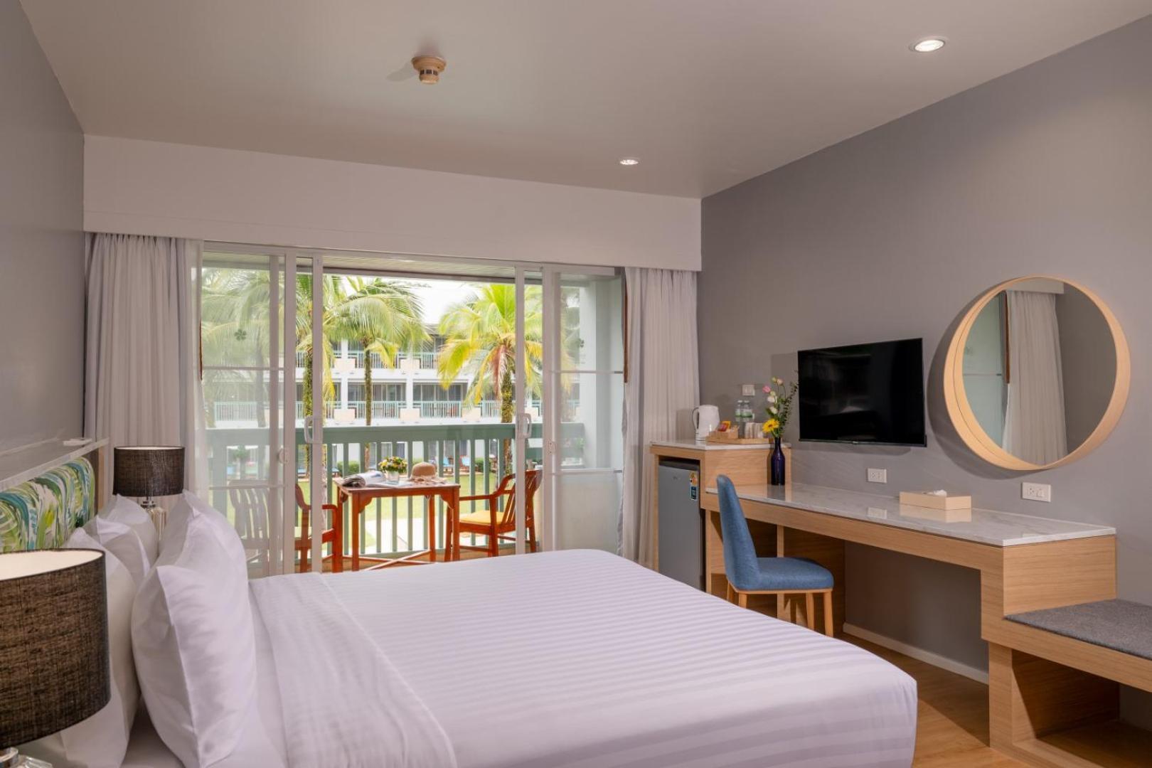 The Briza Beach Resort, Khao Lak Sha Extra Plus Екстер'єр фото